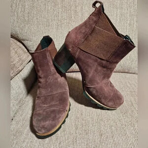 Sorel Women's Addington Chelsea Boots Sz 8.5 Redwood Waterproof Suede Block Heel